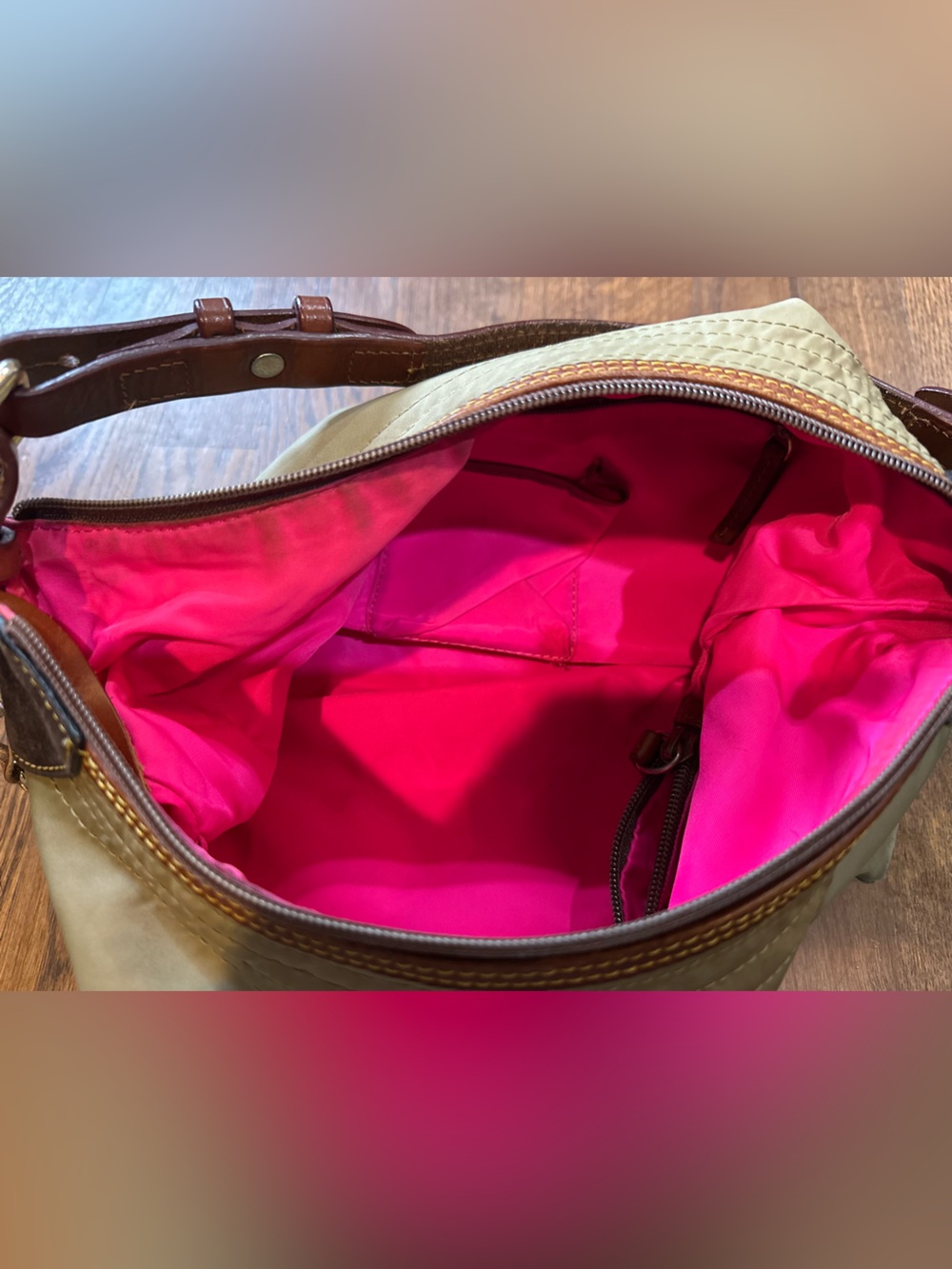 Women’s Neutral dooney and Bourke Shoulder Bag
